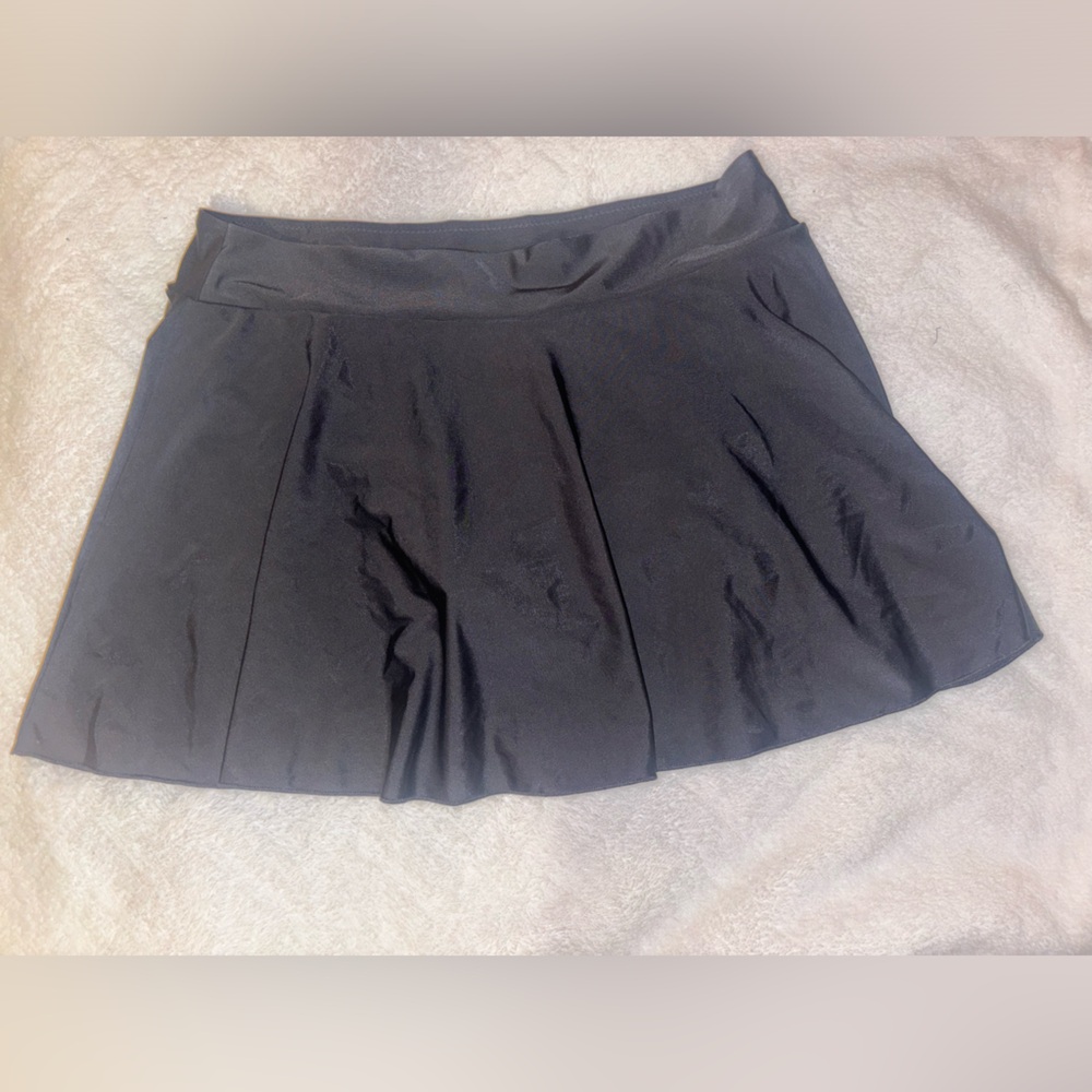 Black swim bottom skirt